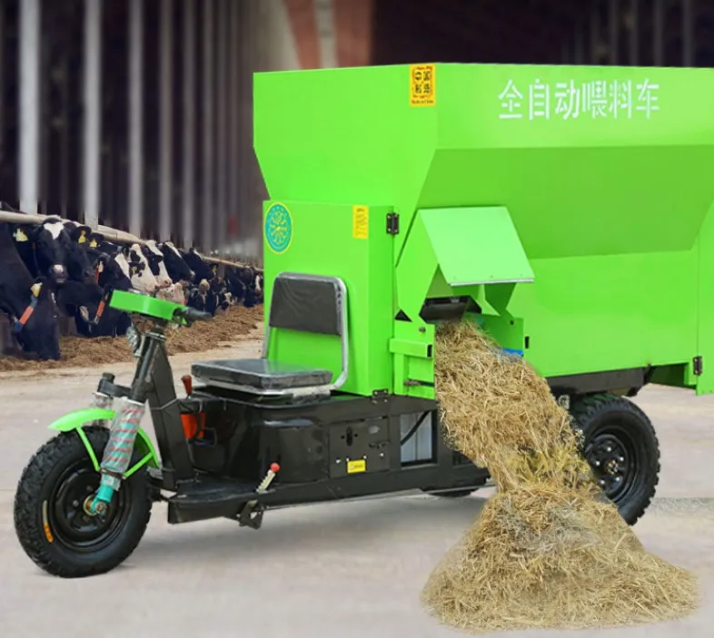 Three wheel cattle farm spreader/ Farm manure spreading machine /Three wheel spread fertilizer truck