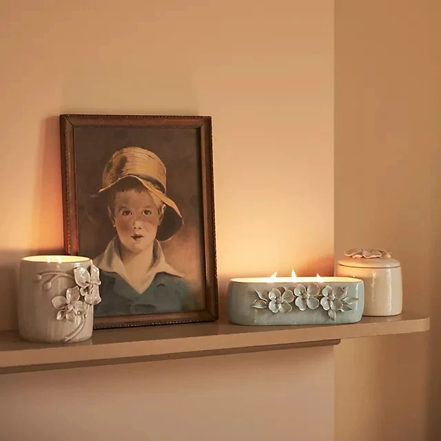 Hot Sale Popular Modern Nordic Style  Massage Ceramic Candle Jar Aromather with 3D Flower by handmade