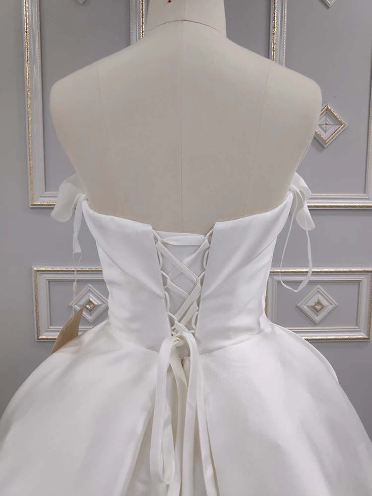 Baiyi Bride Factory Backless Sweetheart White Long Tail Pleating Simple Wedding Dress Satin