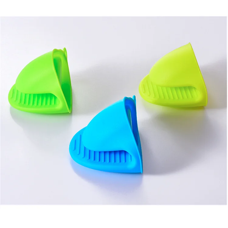 Heat-resistant silicone mitts