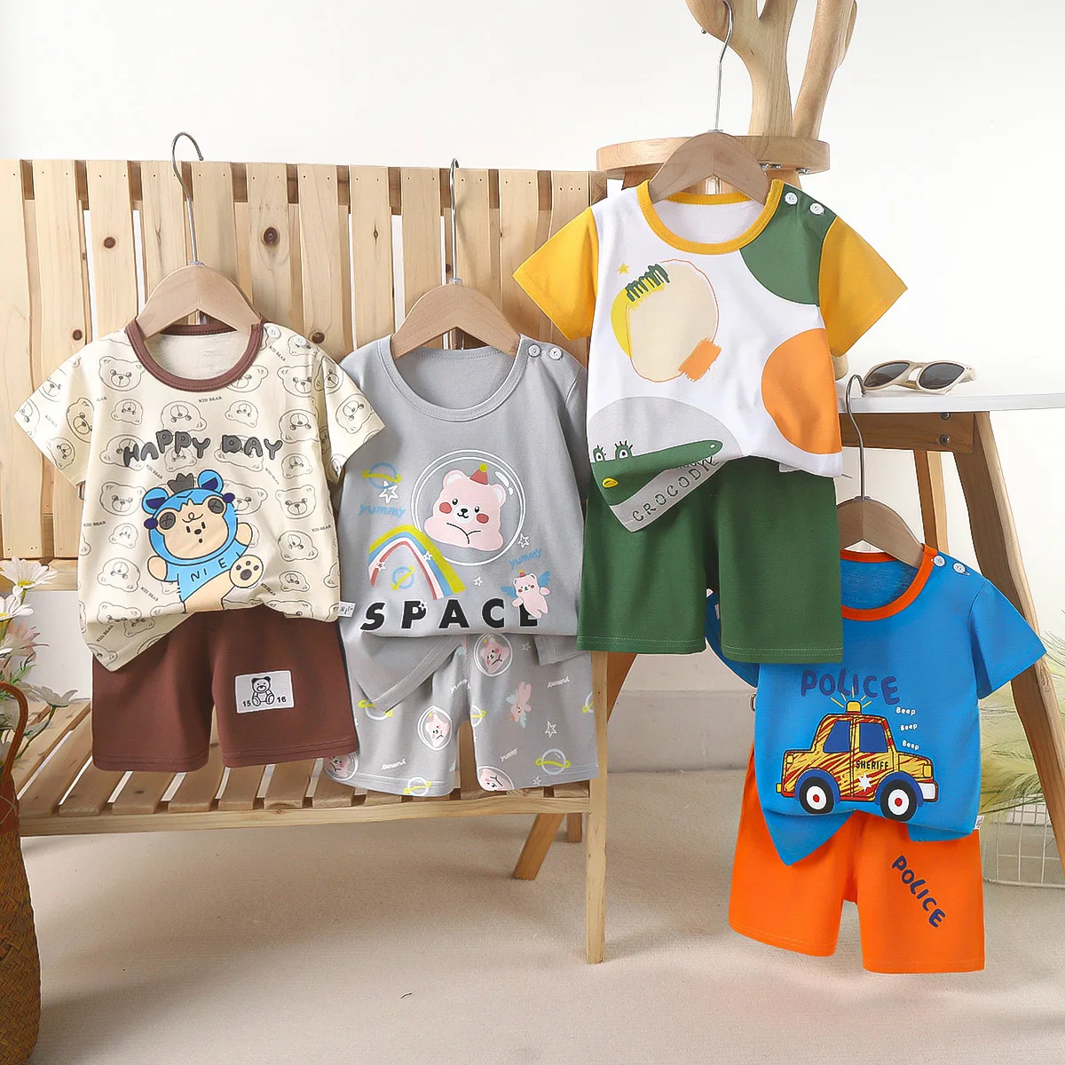 Cotton casual short sleeved cool suit, suitable for boys and girls, young children, age, lightweight T-shirt, baby clothes