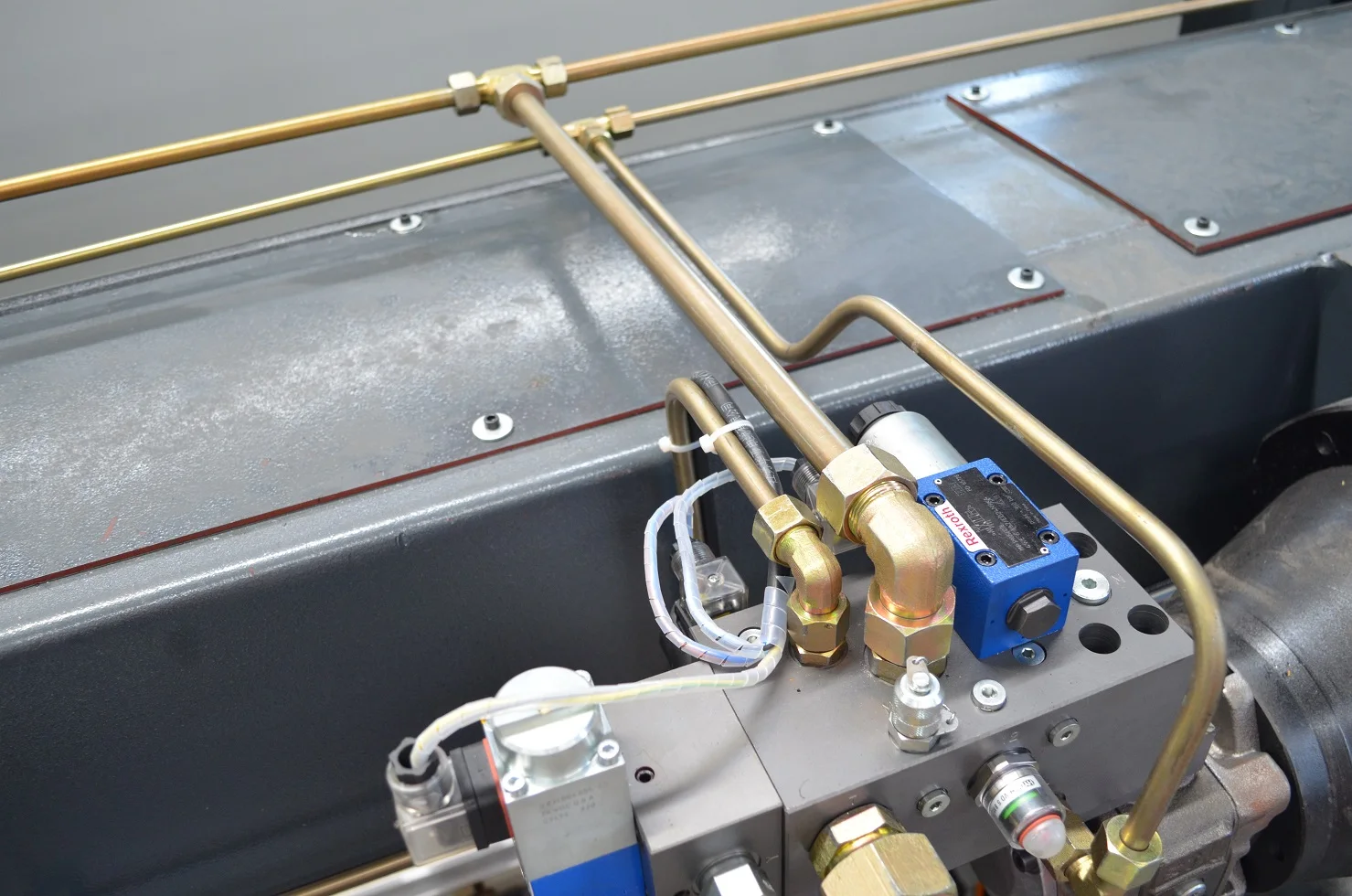 Electro-Synchronized Advanced Delem DA66t Controlled Hydraulic CNC Press Brake with 5 Axis