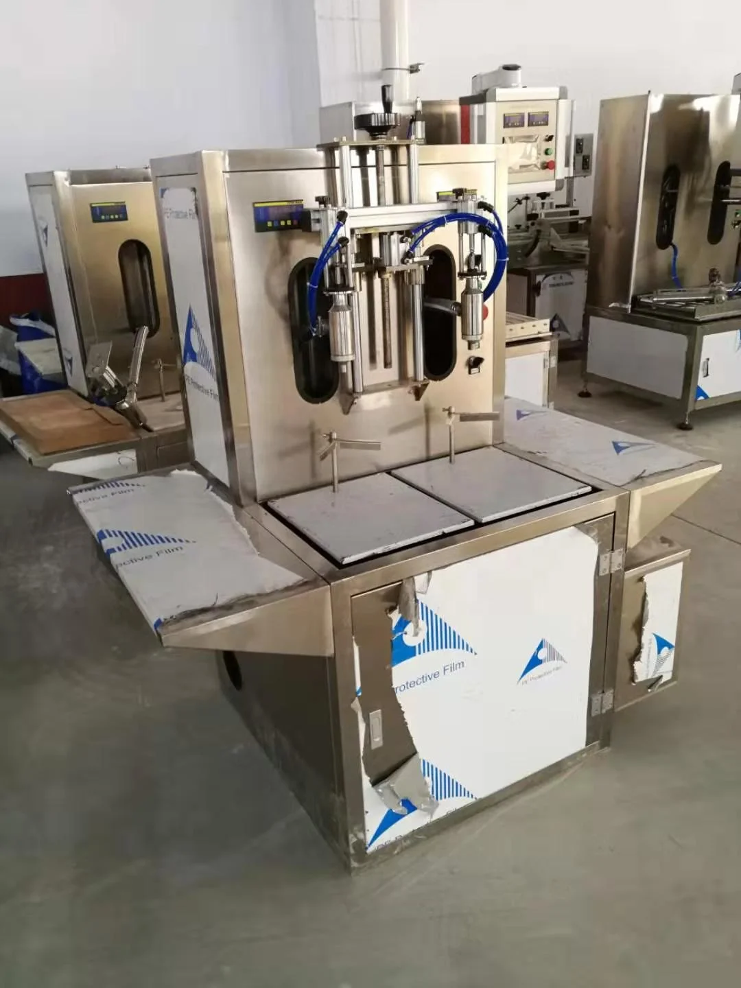 Semi automatic engine/windshield washer fluid filling machine for car