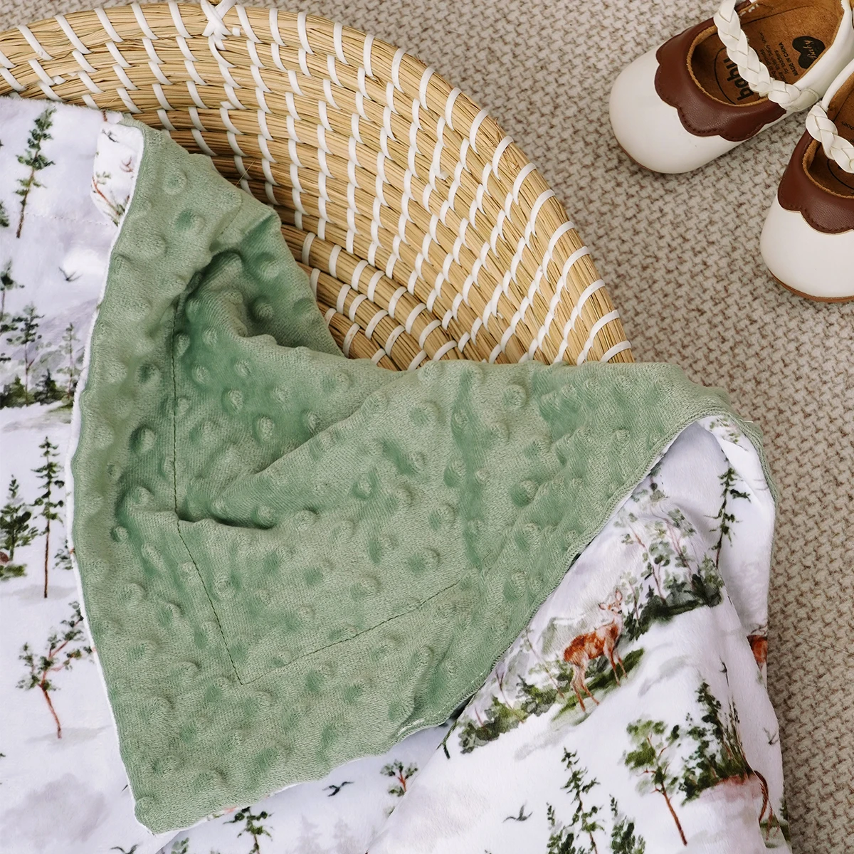 Festival Striped Leaves Patterned Unisex Baby Blanket With Dotted Backing Folded Fiber Filled Bedding for Kids Bedroom Use