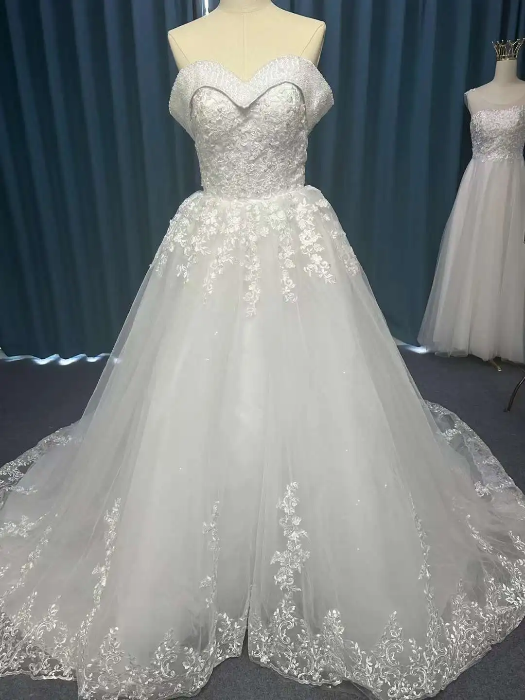 High quality luxury design long train wedding dresses modest wedding gown for women