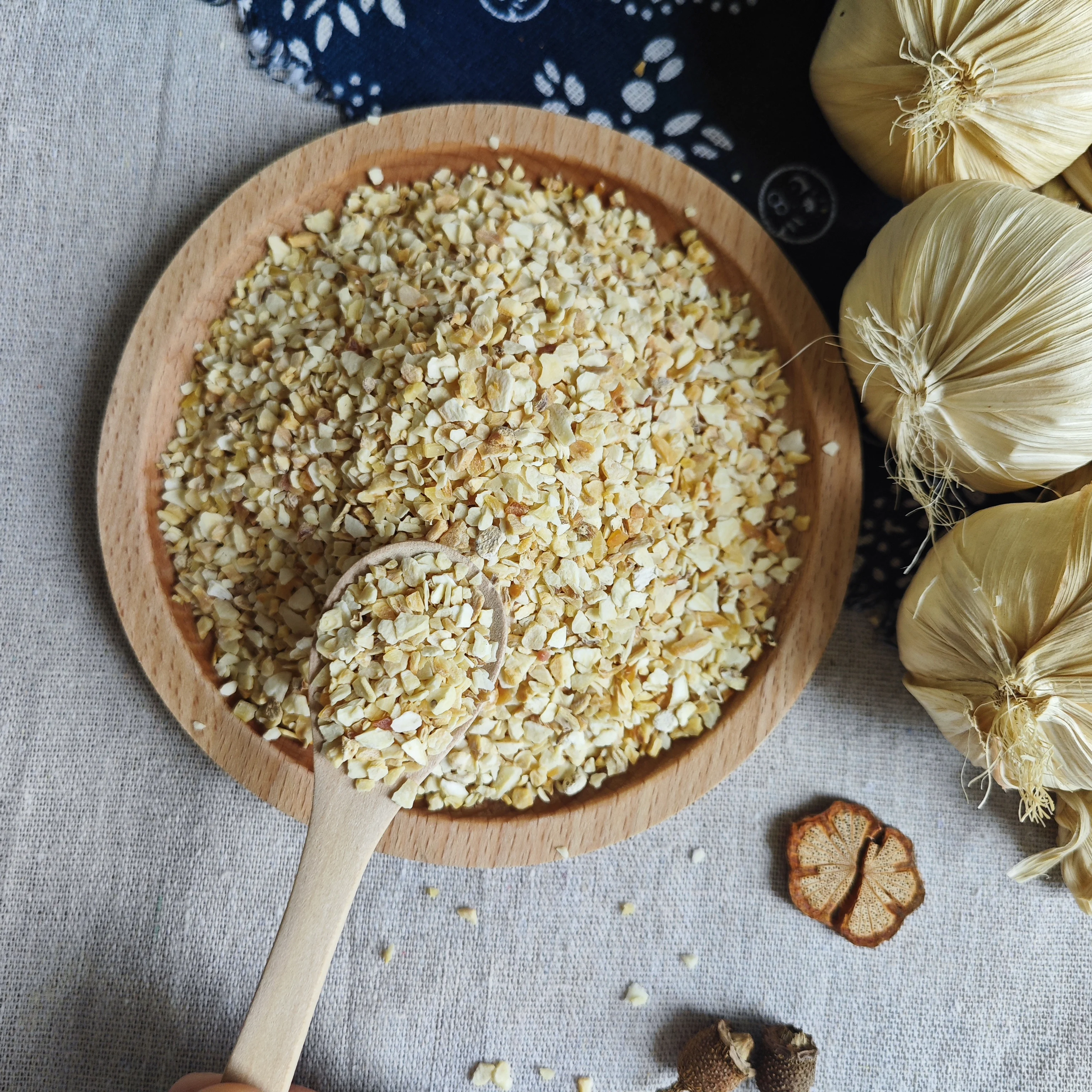 Dongao food 100% pure Dehydrate Garlic Granule and Garlic Flake with Good Quality