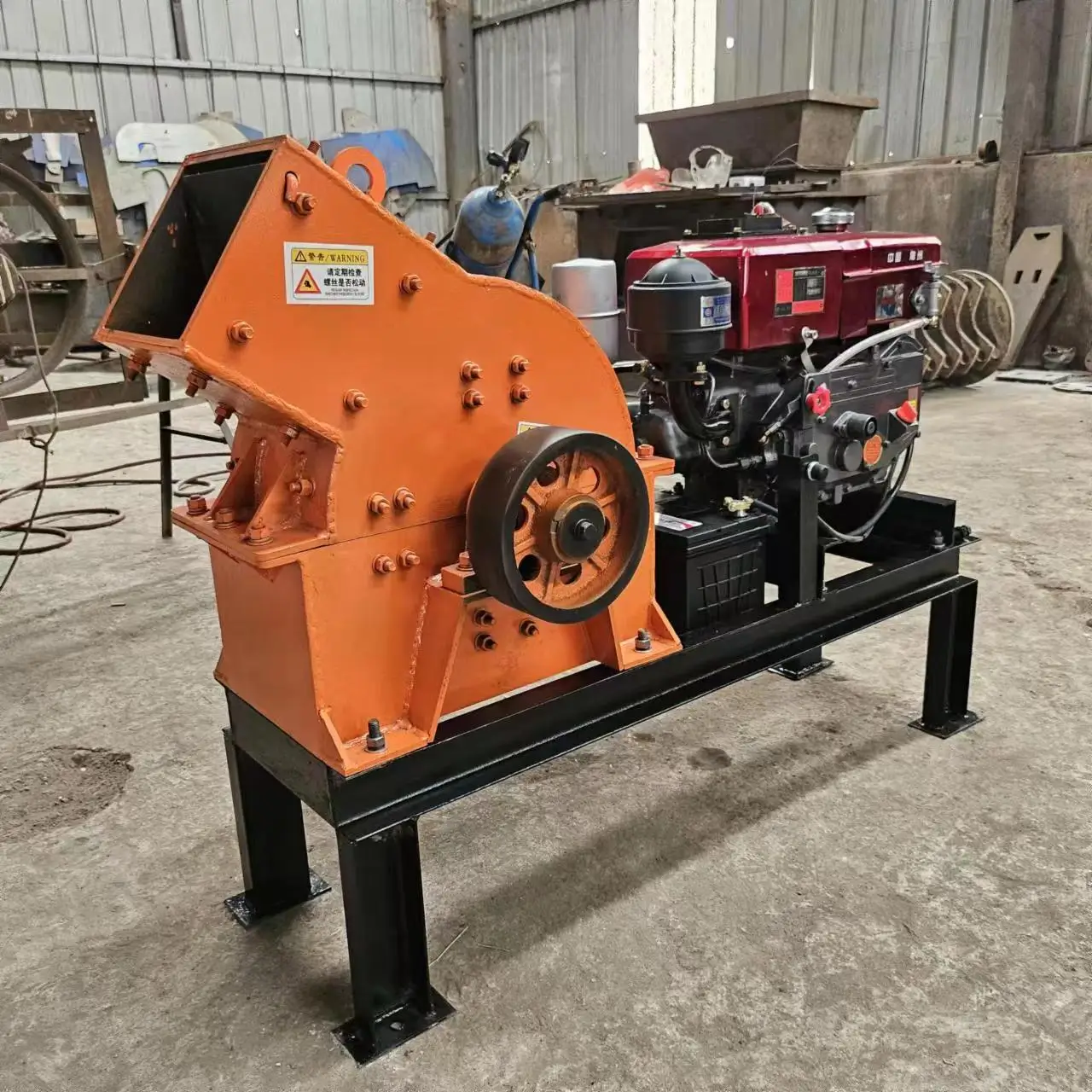 Diesel salt rock stone crusher price mobile small limestone gold ore coal hammer mill crusher