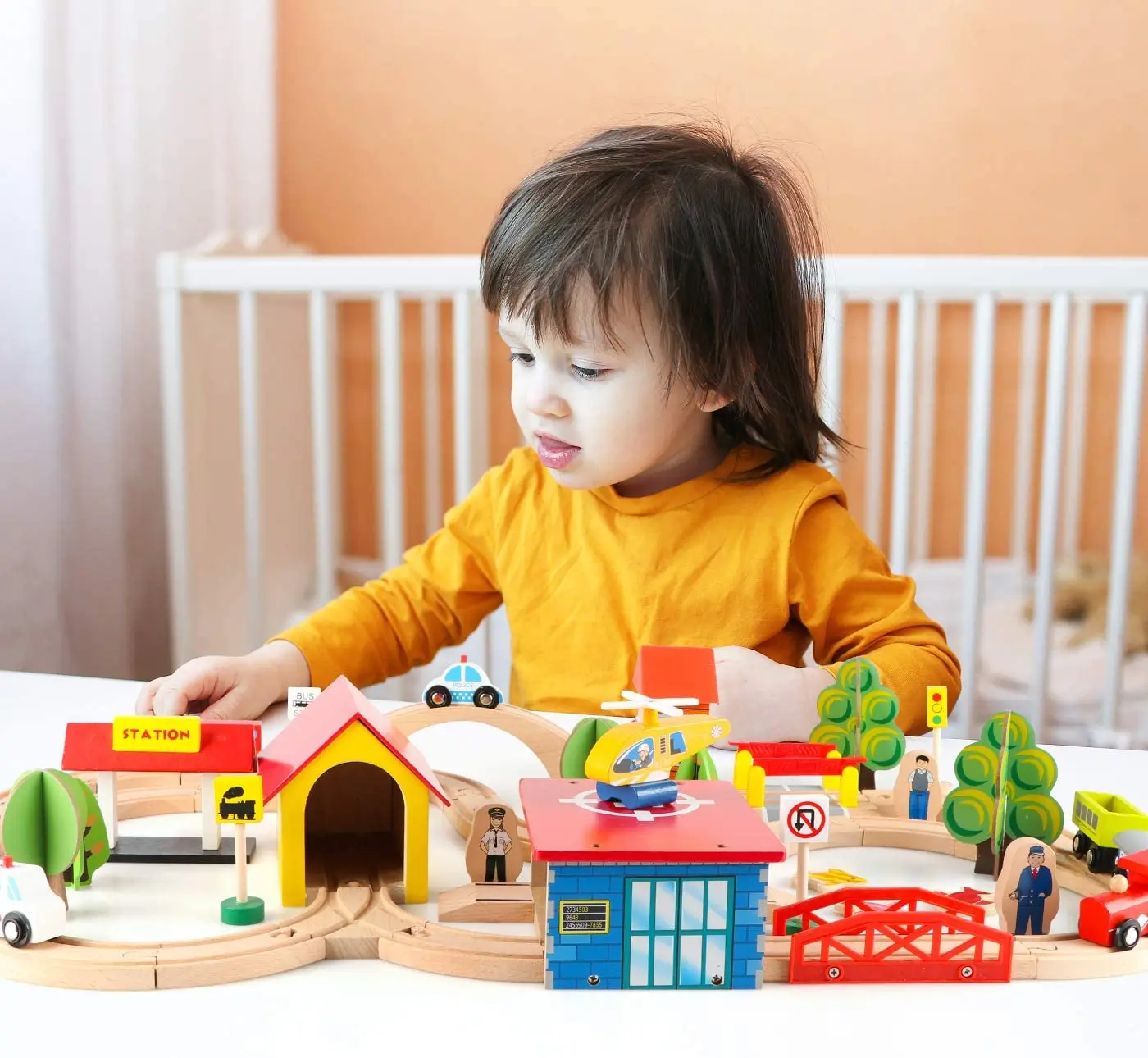 Wholesale Educational learning diy racing 69pcs classic railway toys road car tracks wooden train track set