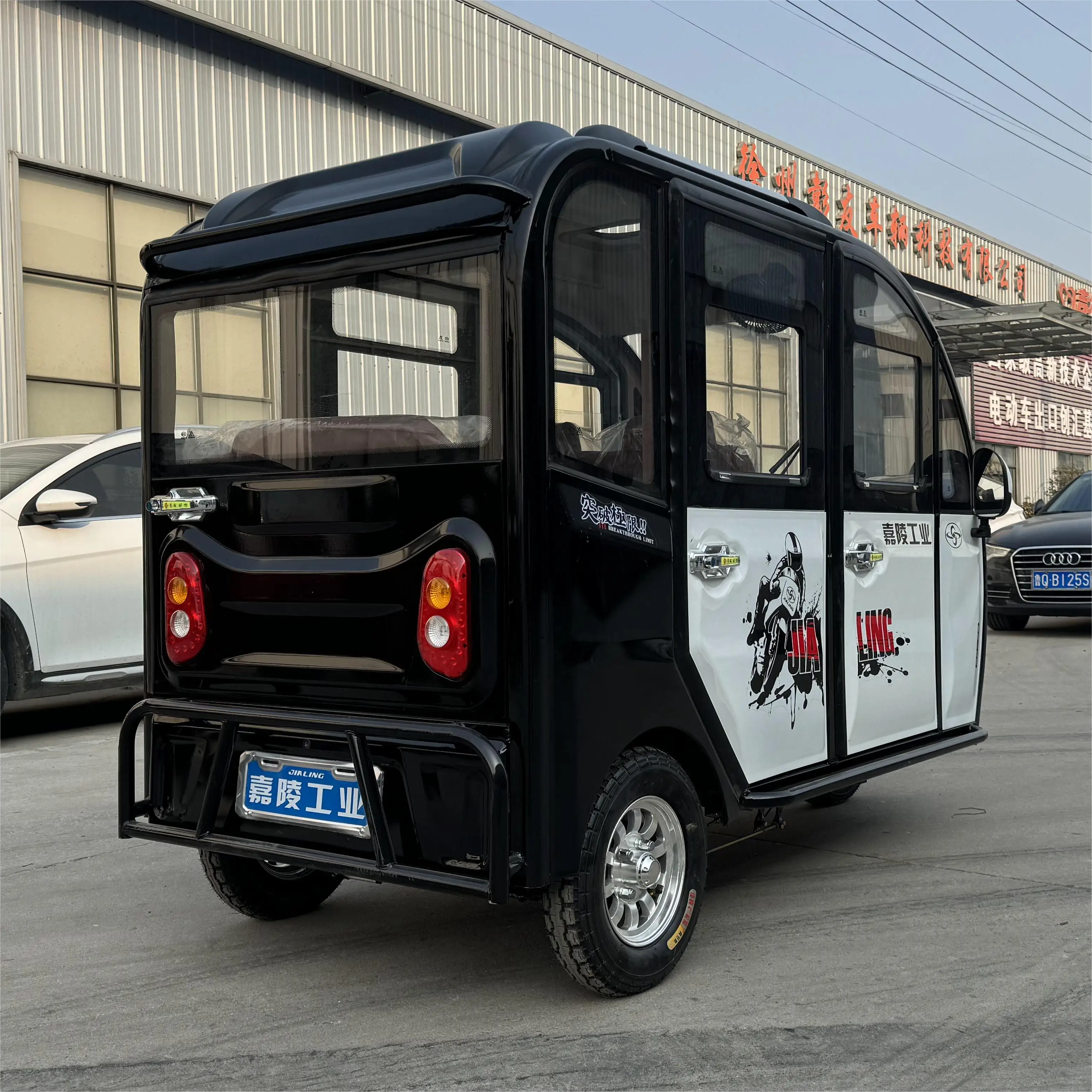 LB-ZR5D Passengers Closed Cabin New Design Electric Tricycle Battery Rickshaw