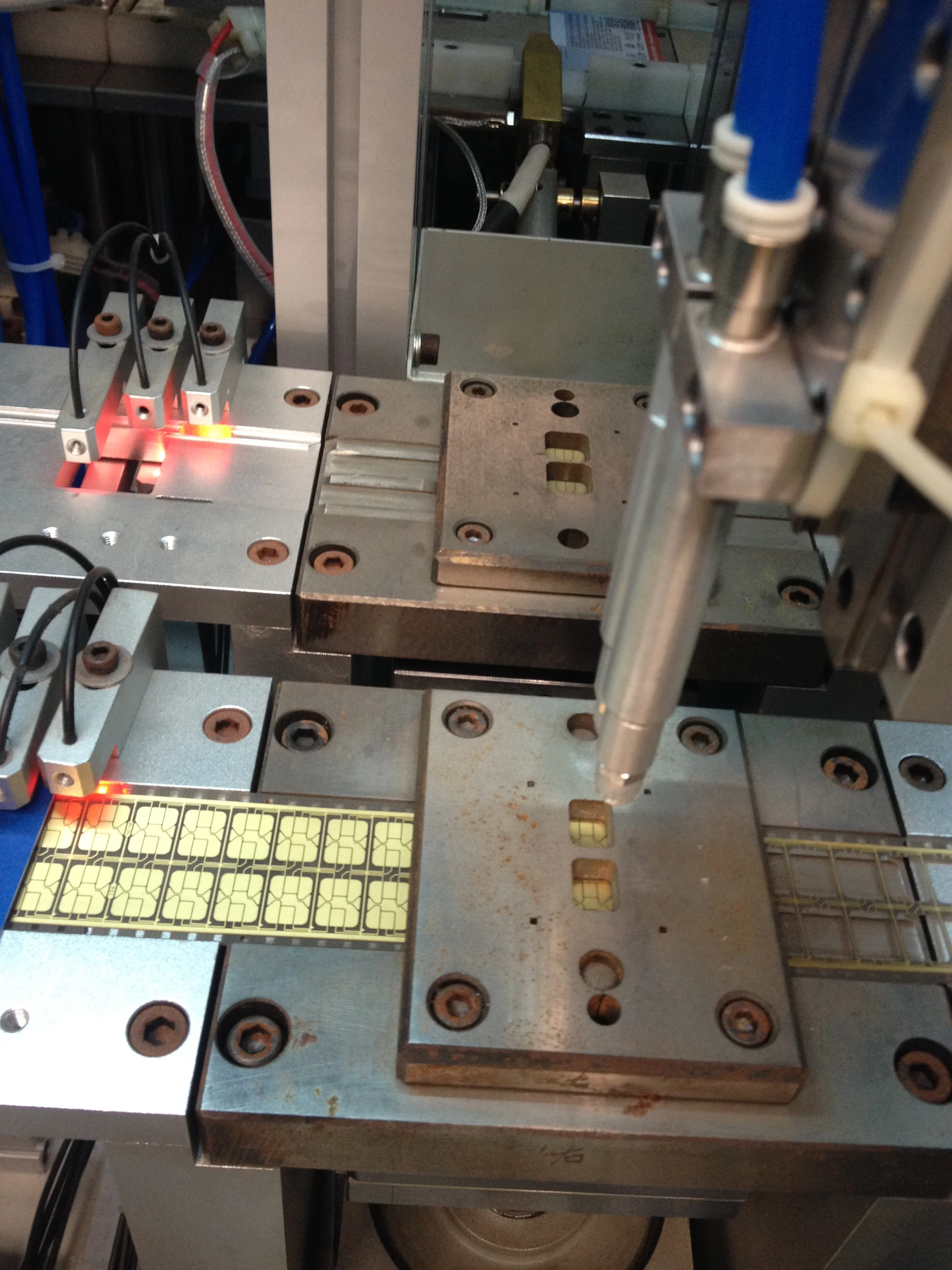 SMCCM-4 мобильный телефон sim-карты делая машину