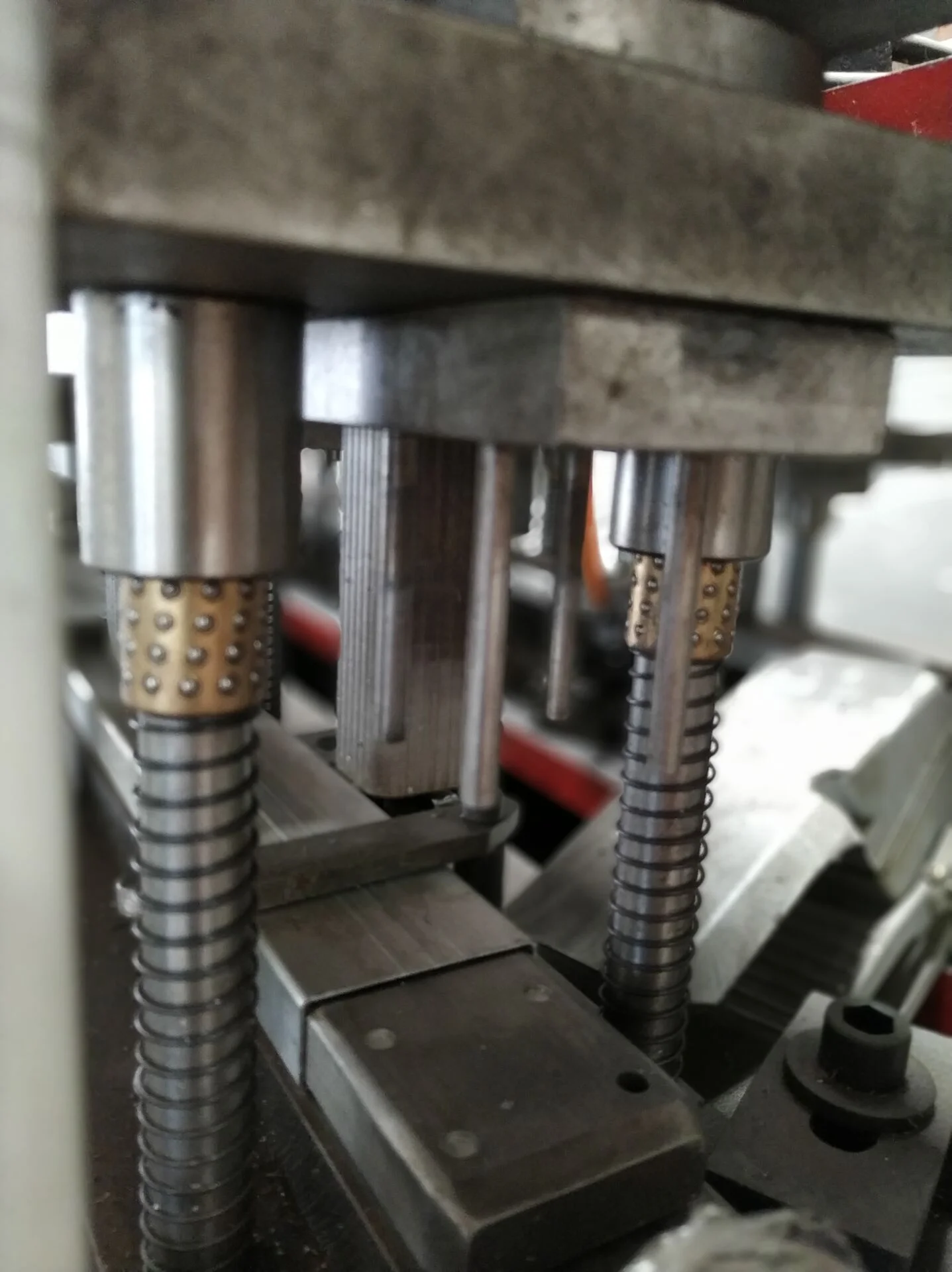 ladder holes punching machine for punching holes on profile