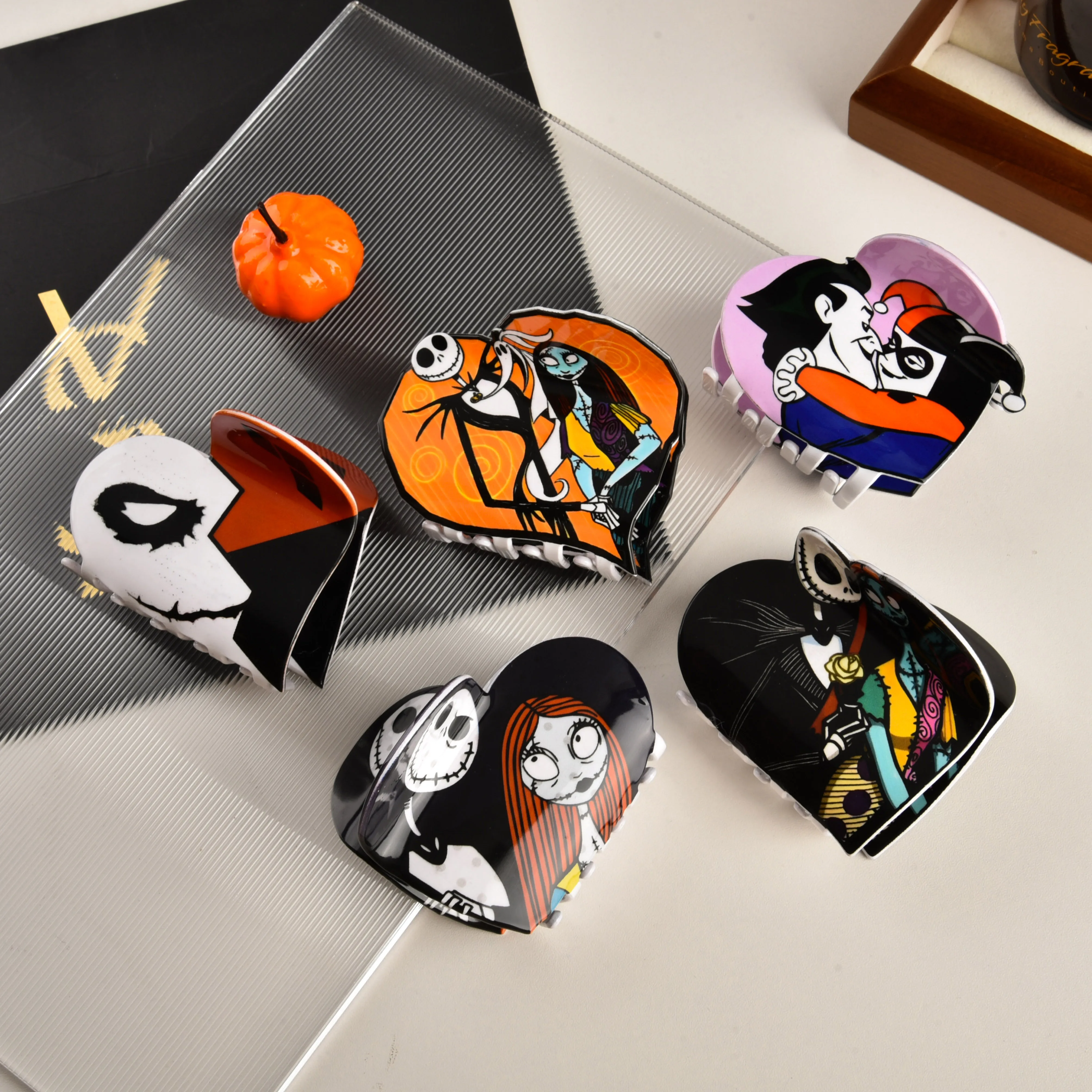 YJL Wholesale new style unique design hair claw clips cool anime theme acrylic hair claw for women girls