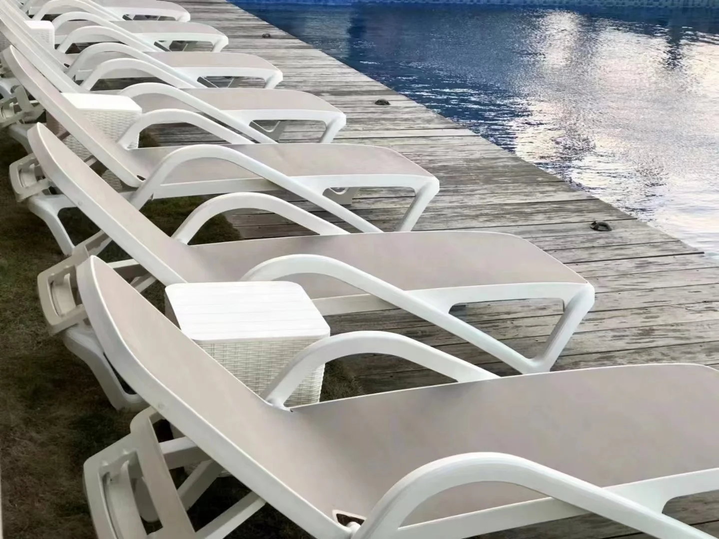 Beach Foldable Water Chaise Lounger Plastic Folding Pool Sun Beds Wholesale Plastic Sun Lounger For Hotel Spa Convenience and Le