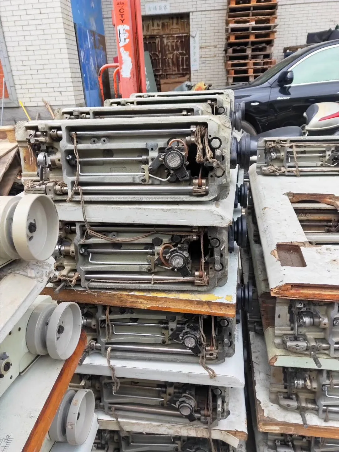 Used Jukis DDL-5550 good condition Single Needle Lockstitch Machine For medium-weight materials