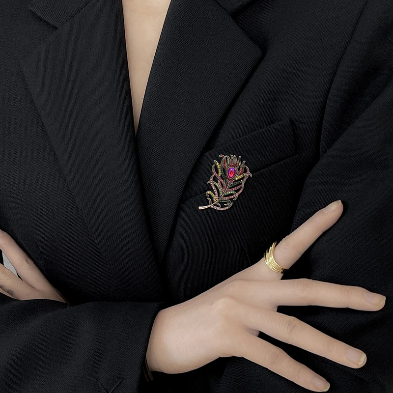 2023 Hot Sale Gemstone Feather Brooches Crystal Rhinestone Peacock Brooch Pin for Women