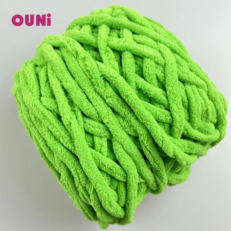 2024 China super hot selling hand knitting  100% polyester chunky knit thick yarn for hand knitting  for DIY  phone bag