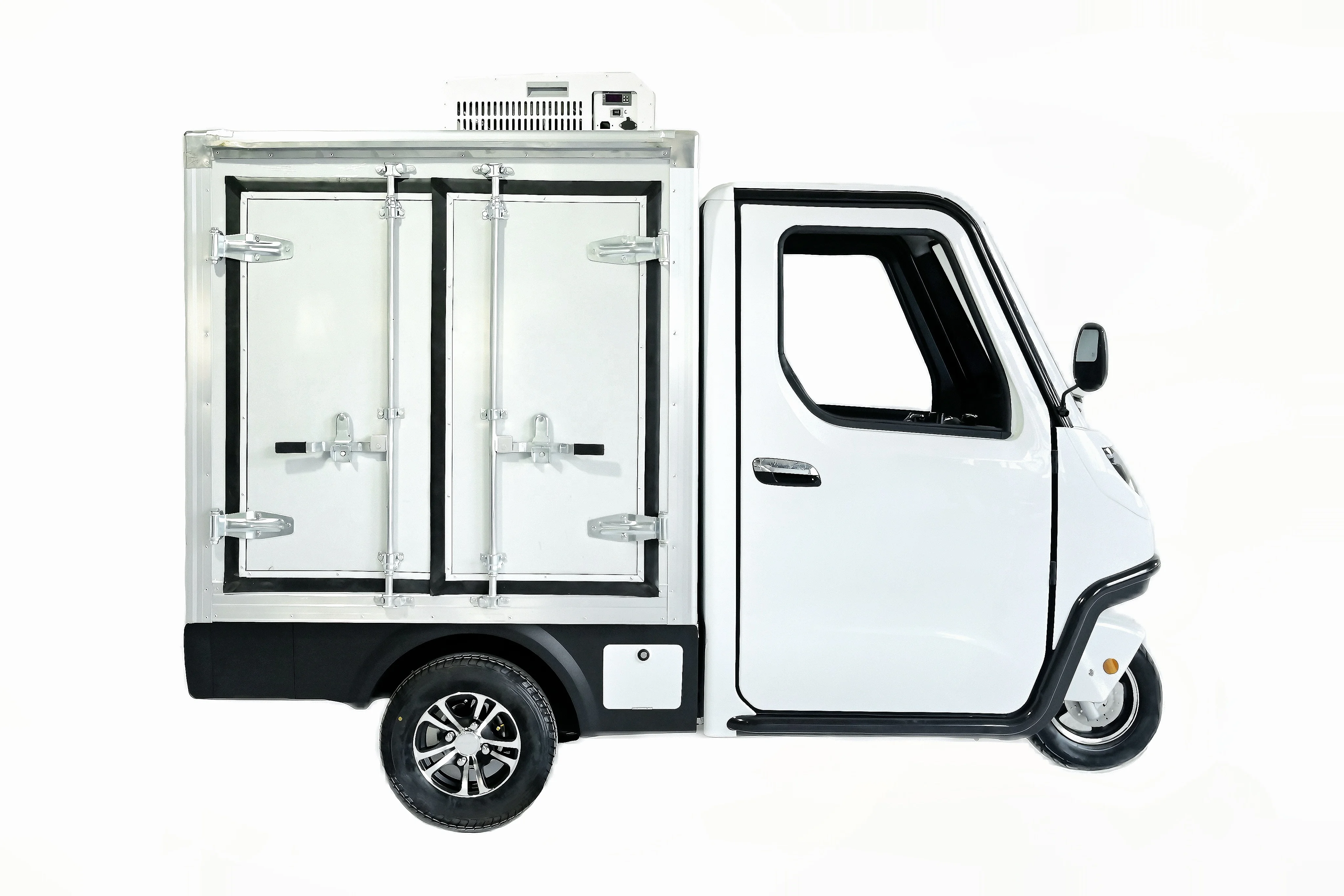 Refrigerated van frozen cargo tricycle  electric cold chain ice delivery tricycle freezer tricycle