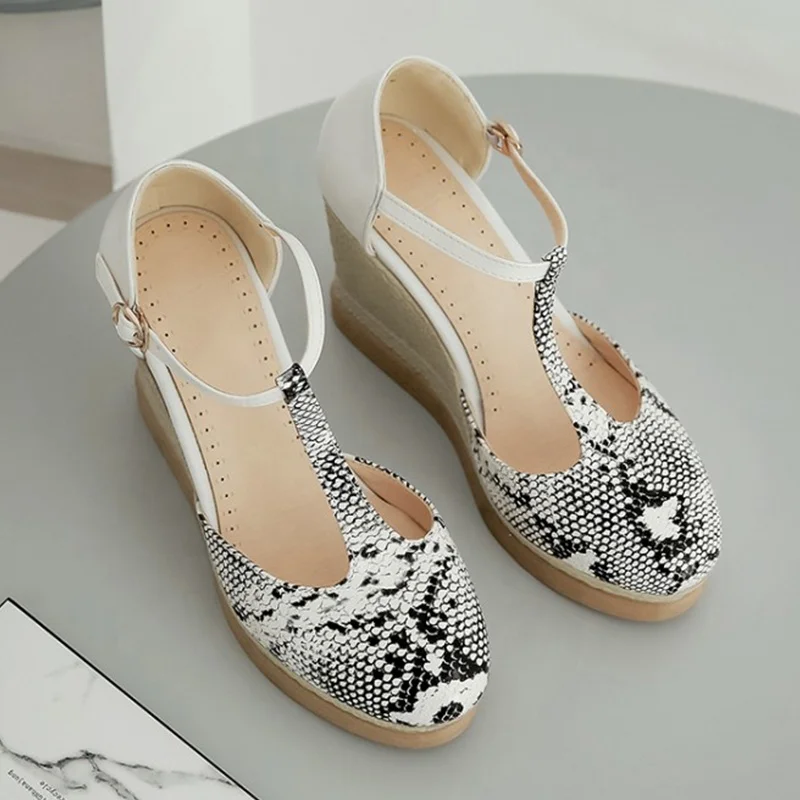 Factory Sale Various Wholesale Casual Snickers Outdoor Wholesale Sport Sneakers Casual Women High Heels Shoes