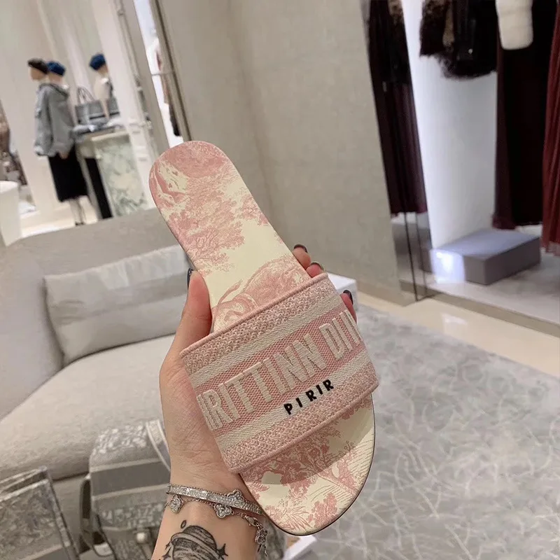 
2021 New Trendy Sandals Arrival Summer Ladies Beach Casual Anti-Slip Breathable Crystal Slides Fashion Design Jelly Sandals 