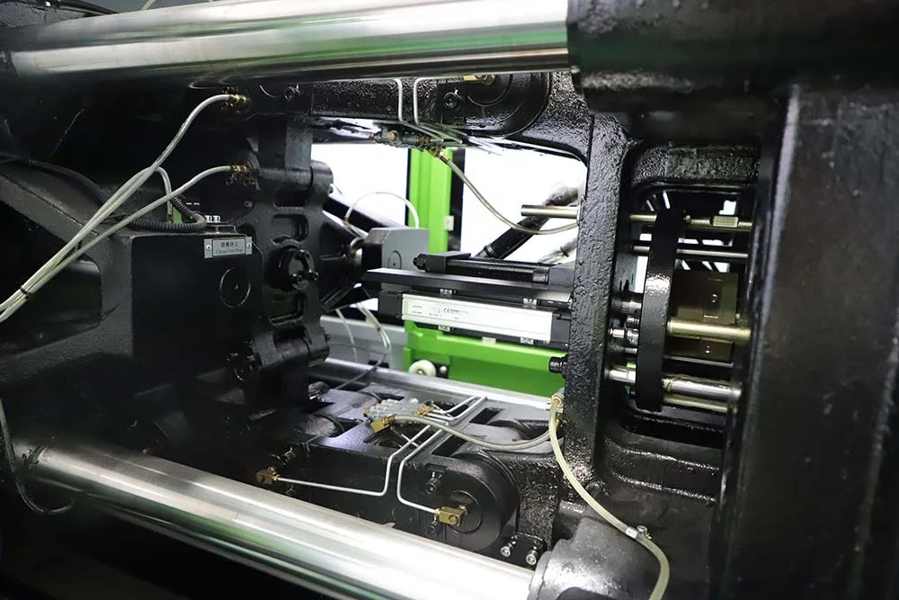 YIZUMI 120Ton 120A5 Injection Molding Machine Plastic Hanger Watch Making Machine inyectoras de plastico