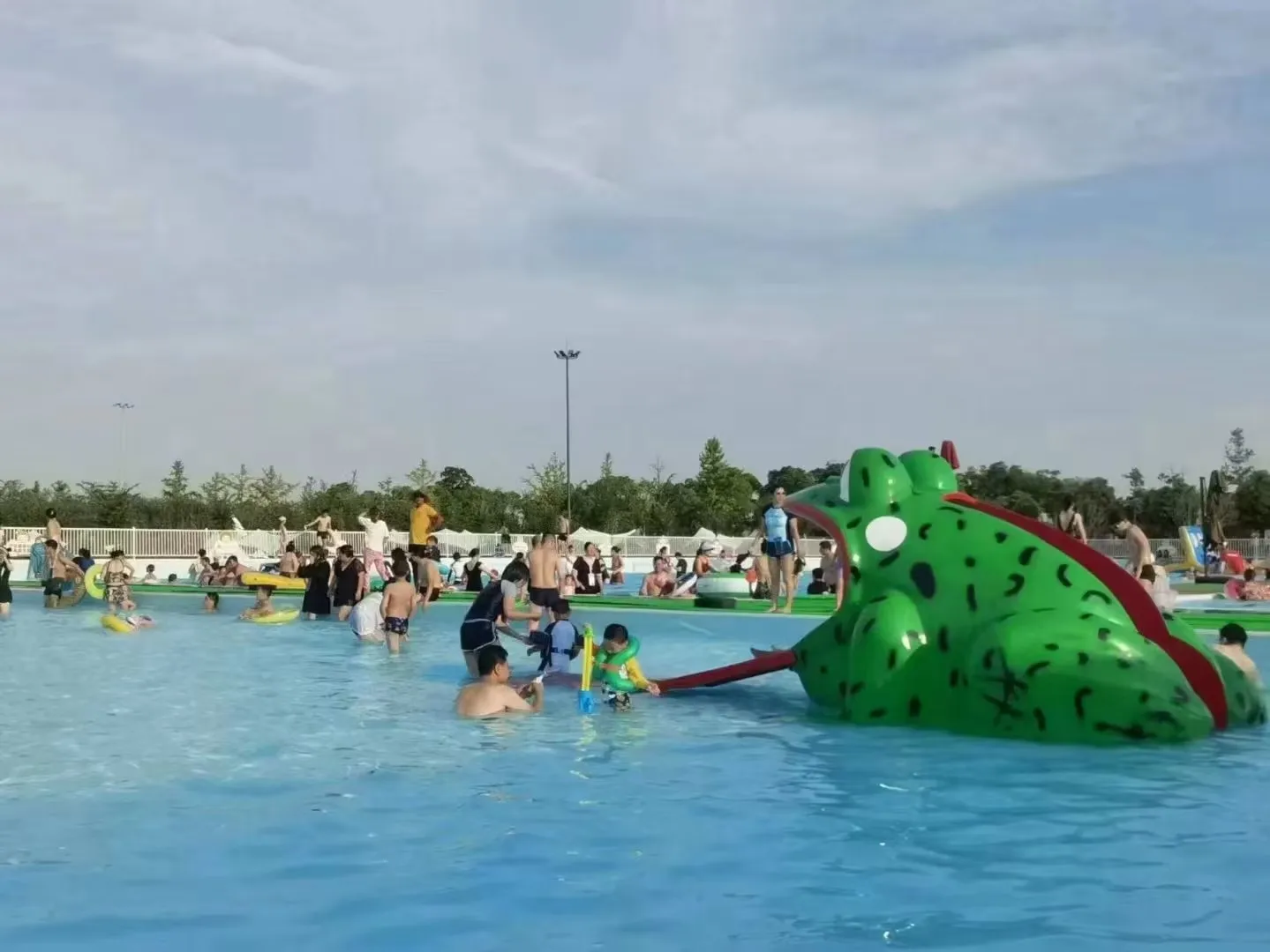 Популярная забавная водяная площадка для парка опрокидывающиеся ведра бассейна оборудование игры в воду распылитель воды