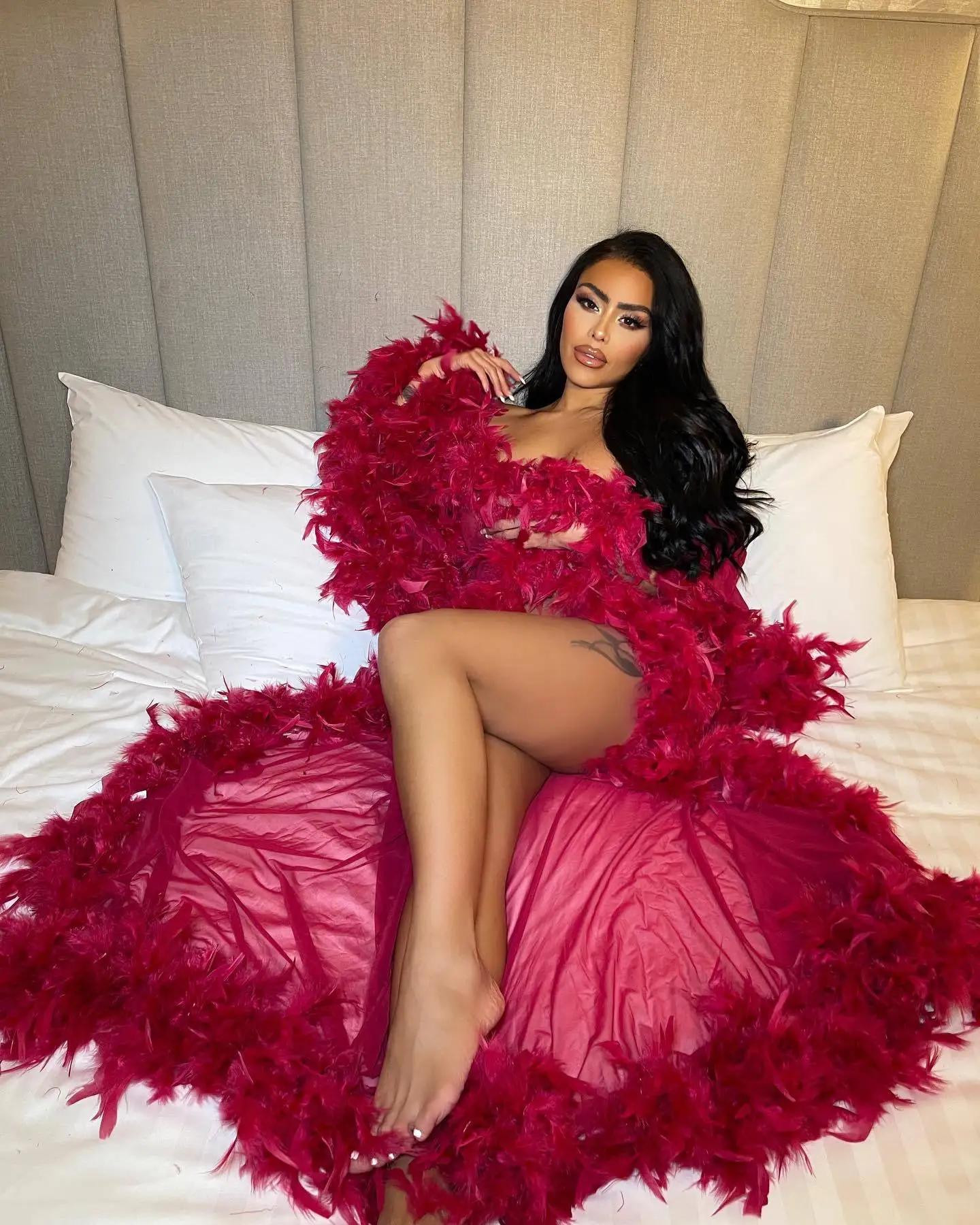Nightclub Sexy Robes See-Through Wedding Dress Luxury Feather  Performance Clothing  Hot Romantic Sexy Sleepwear