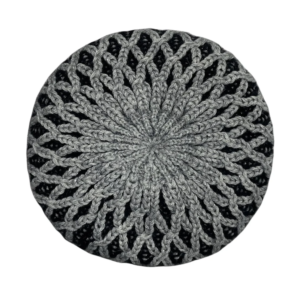 Теплая вязаная женская зимняя шапка с мягкой подкладкой