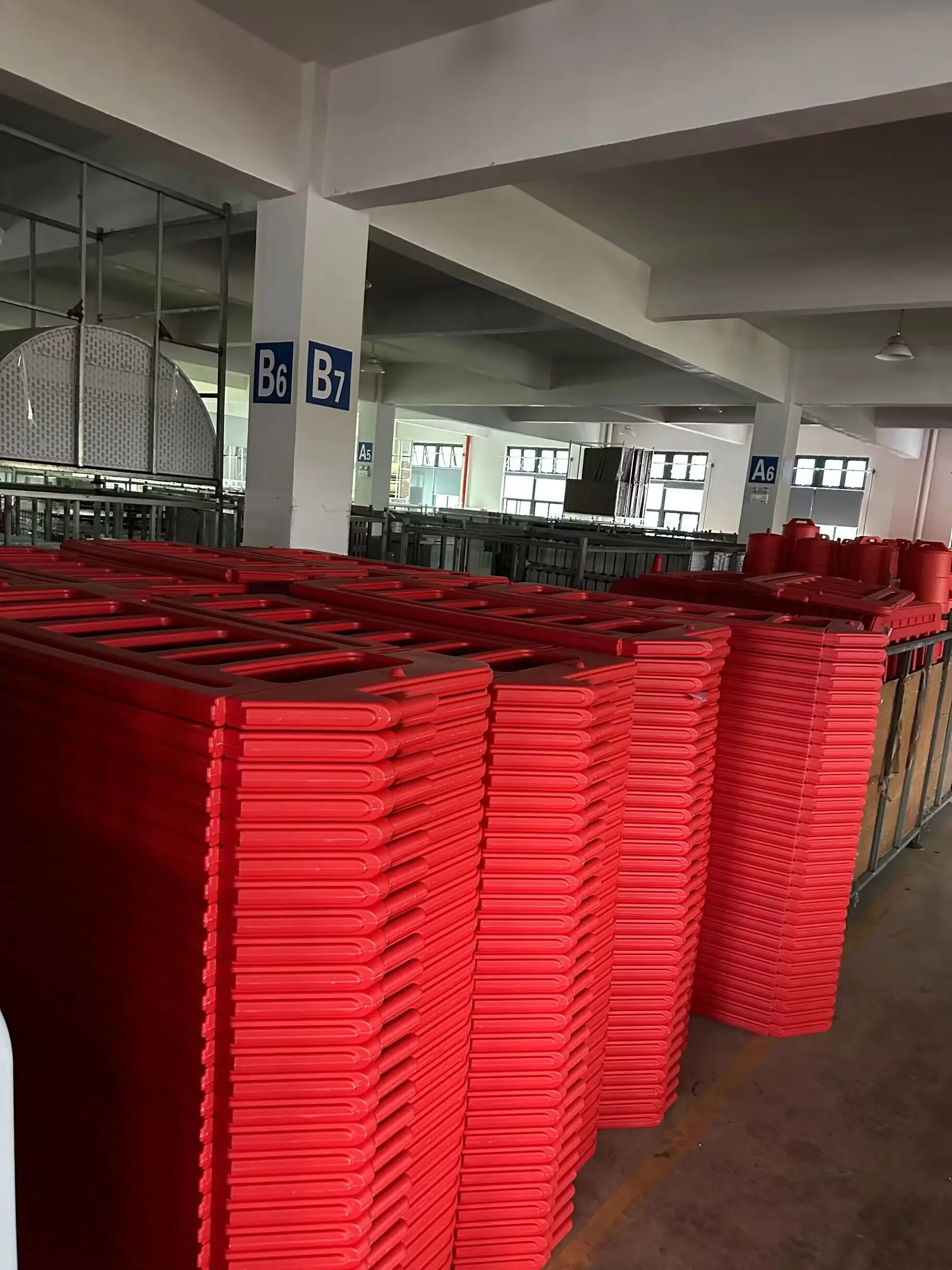 High Quality Roadway Safety Plastic Traffic Barrier/Traffic barricade