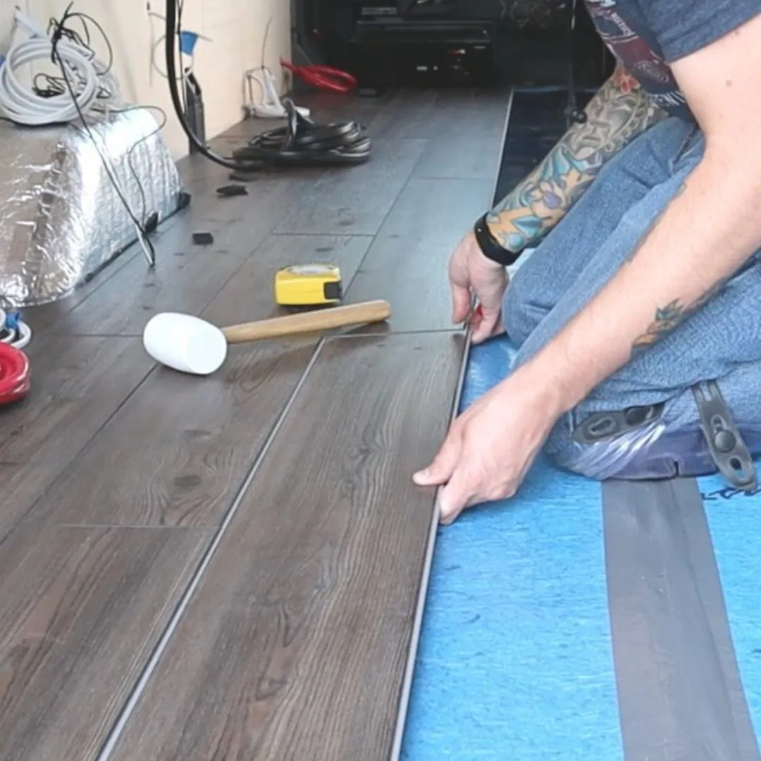 DBDMC Brand Vinyl Tiles Flooring Wood Grain Rigid Core Spc