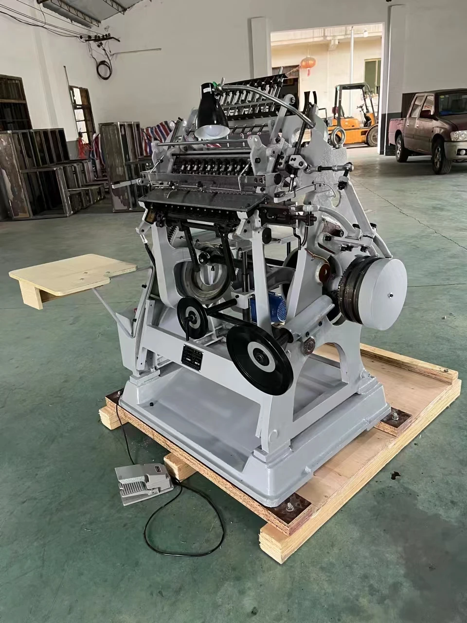 SG-01A полуавтоматическая швейная машина для книг