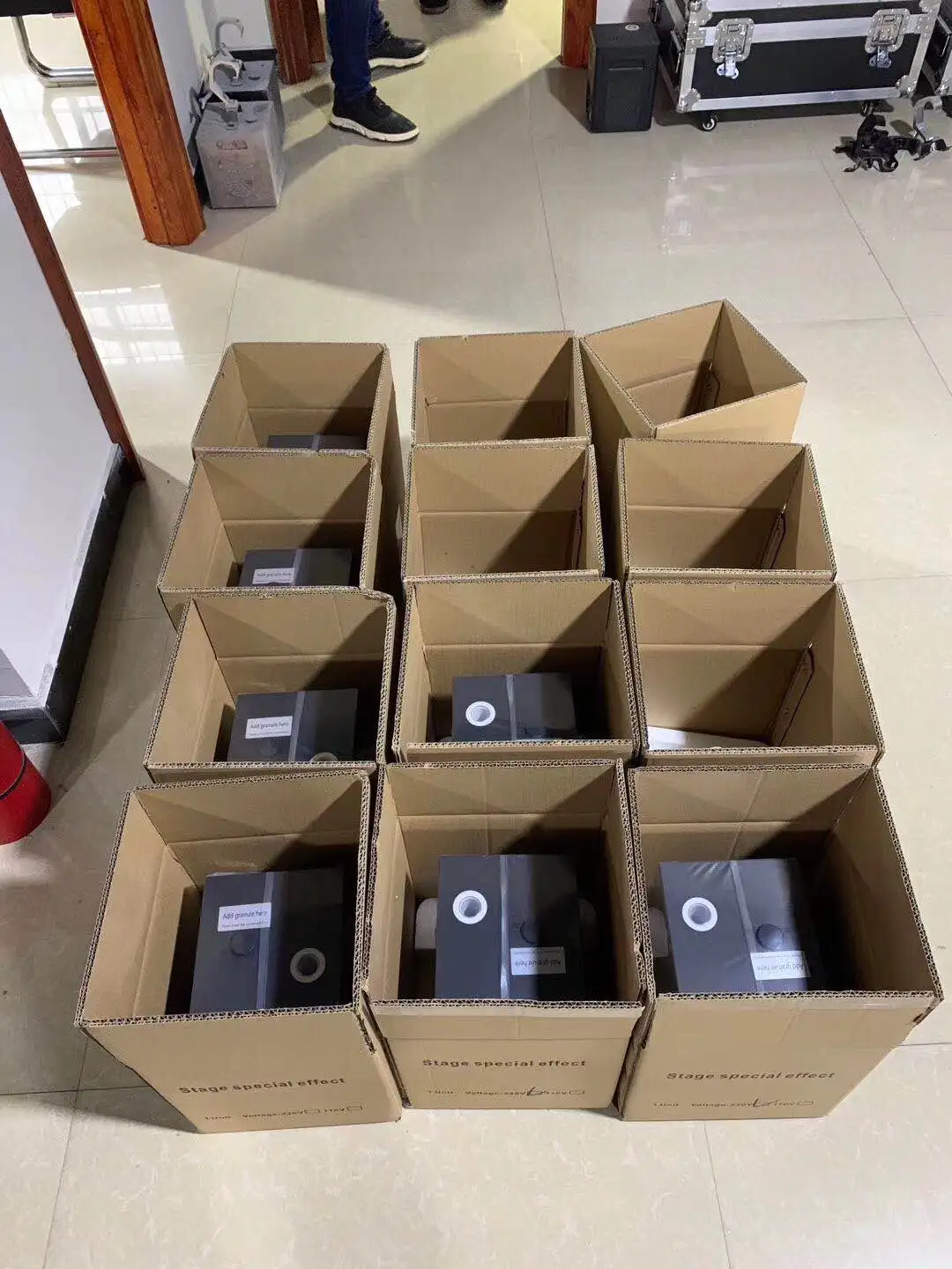 Factory Direct Sales cold sparkler fireworks 600w 9v pyro machine