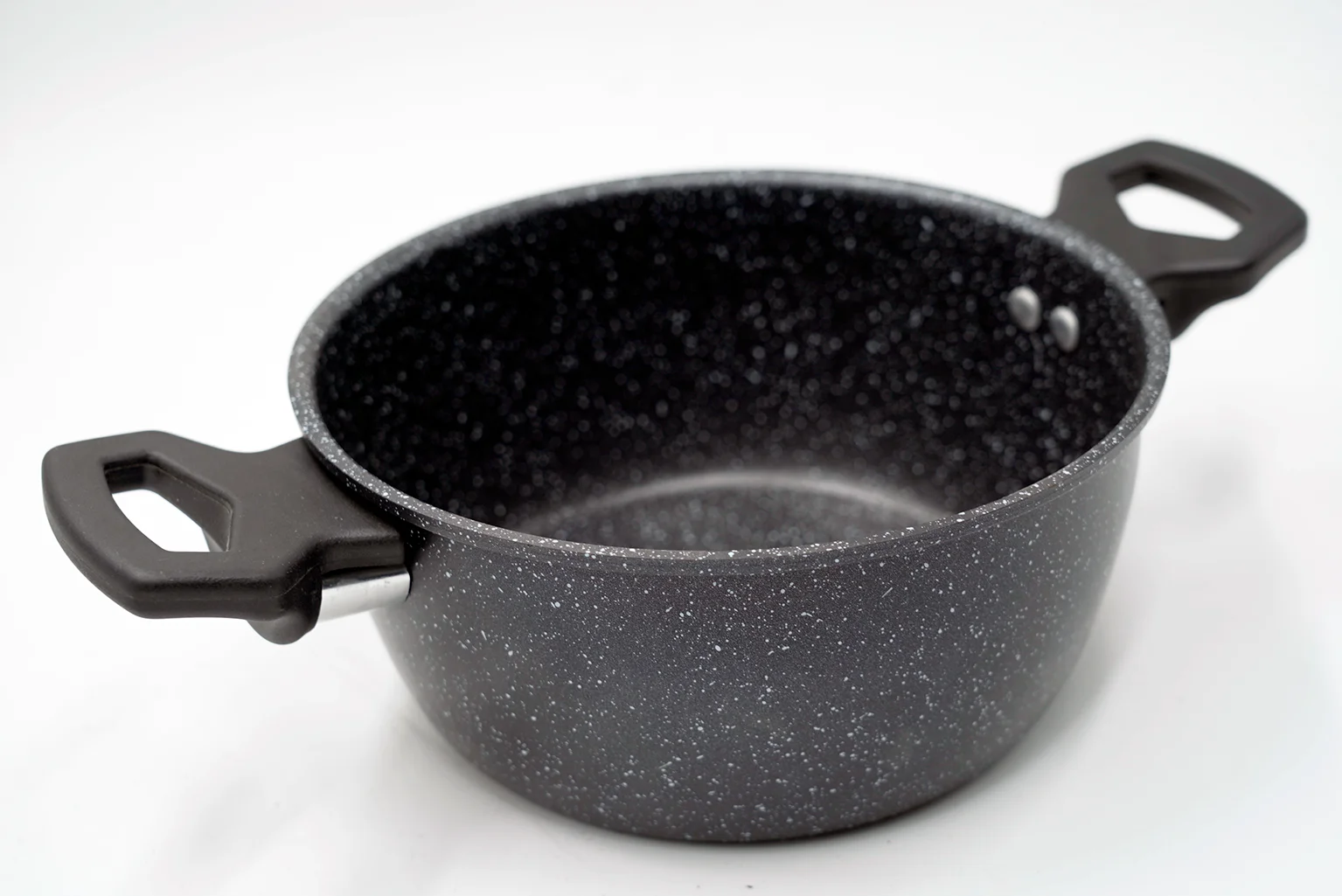 7-Piece Sustainable Iron Cookware Set Non-Stick Coating Fry Pans Bakelite Handles Induction Bottom Kitchen Use Food Preparation