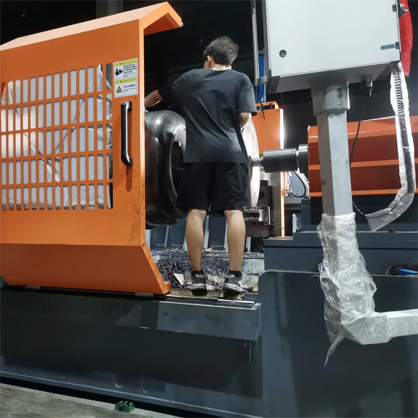 Hevay Duty Large CNC Metal Spinning Machine  For Iron Copper Aluminum Spinning Forming