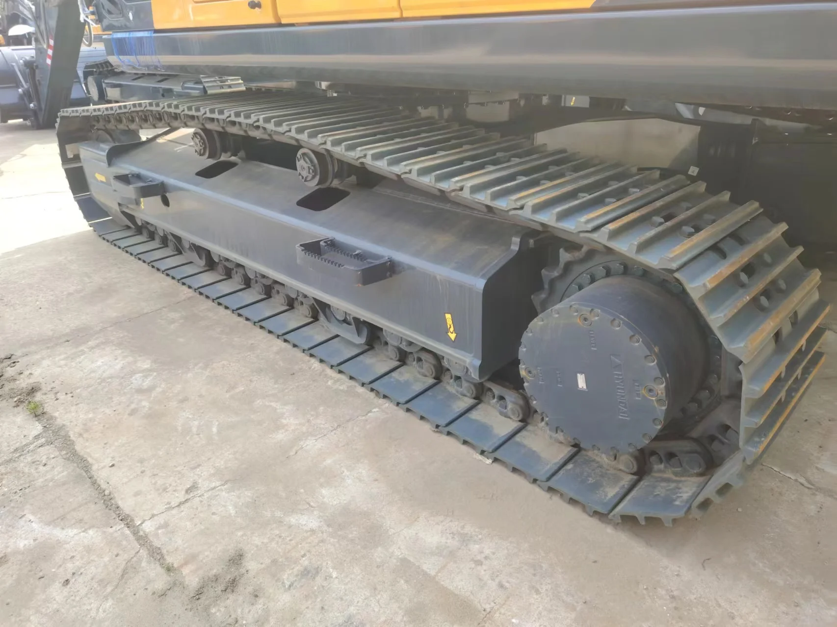 Low Price Promotion   Used Hyundai HX305L Excavator 30TON Used High Quality and Good Condition   in Stock in Shanghai