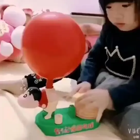 Crayon Shin-Chan balloon car tricky toy fart can fly balloon toy