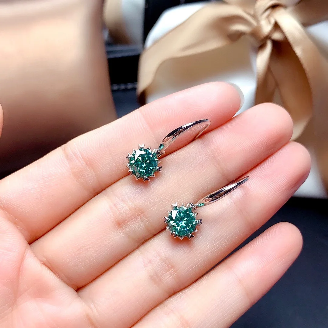 New color treasure live supply Maldives blue and green Mosang diamond earrings 1 karat super flash snowflake earrings