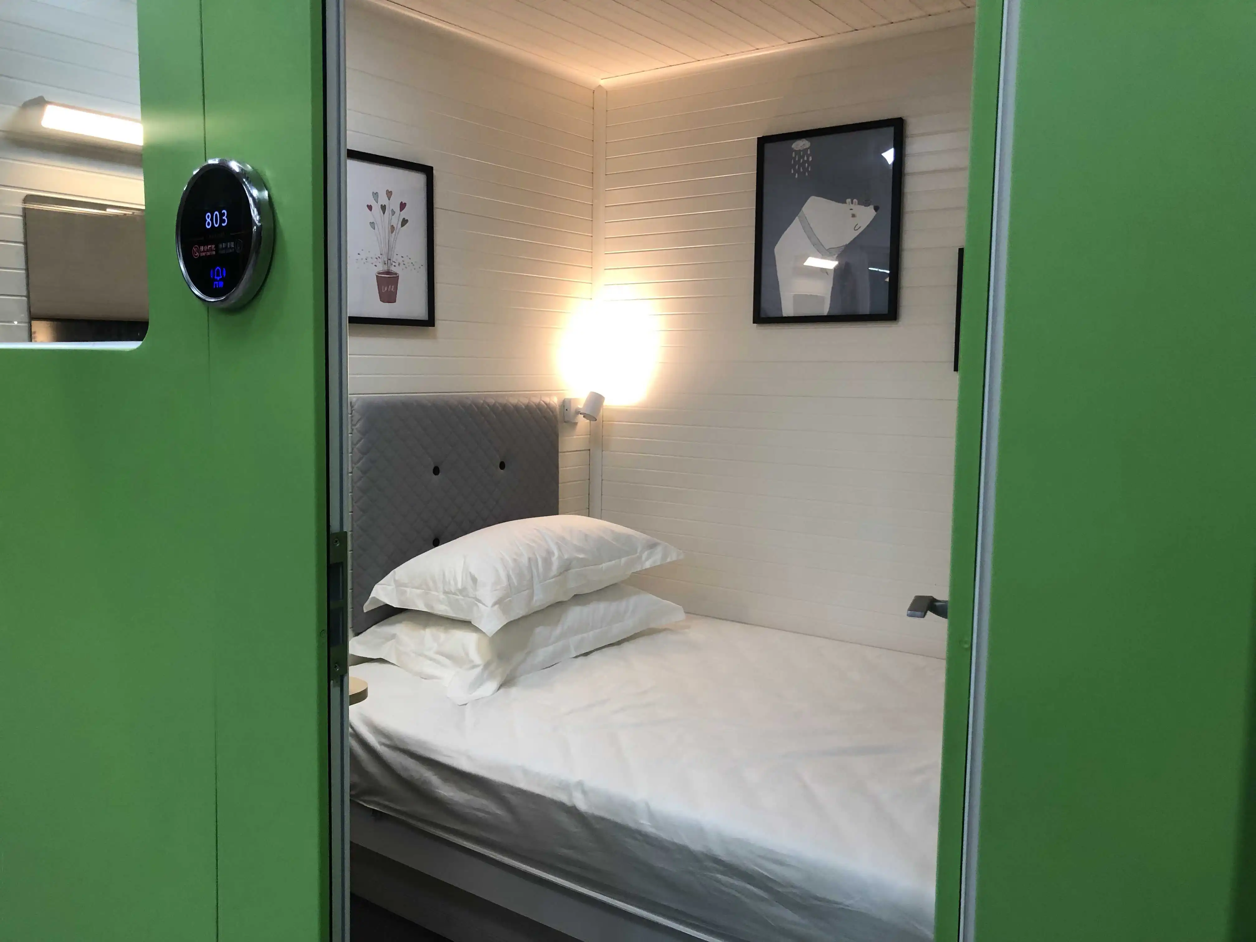 WIMI Factory Supply Wooden Aluminum Space Saving Japan Capsule Hotel Beds Room Hotel Sleeping Pods