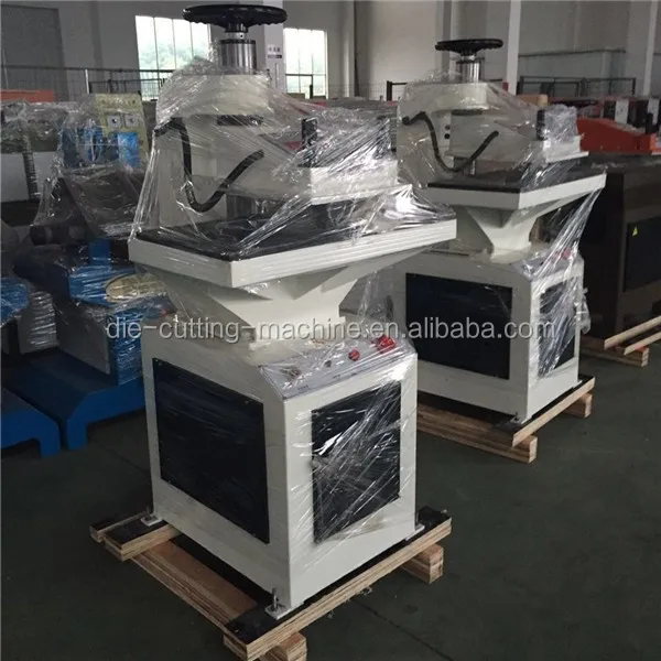 Hydraulic swing beam clicker press