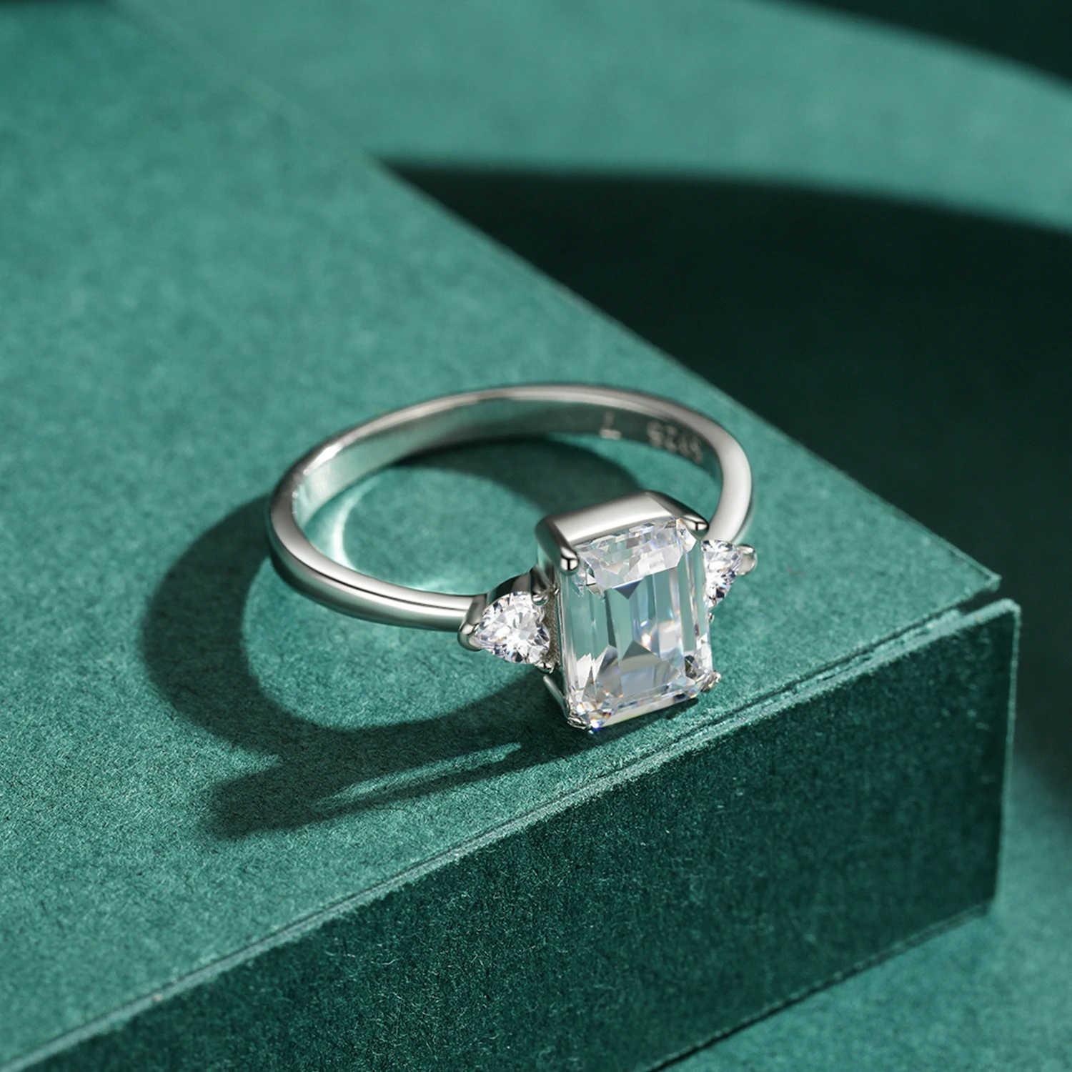 100% 925 Sterling Silver Luxury Rectangle Emerald Cut 2CT Clear AAAAA CZ Finger Rings For Women Statement Wedding Jewelry