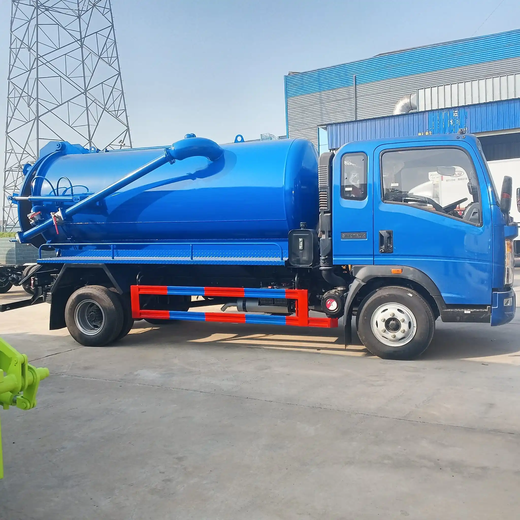 Новые автоцистерны Sinotruck Howo 4x2 10 куб. М для продажи в Дубае