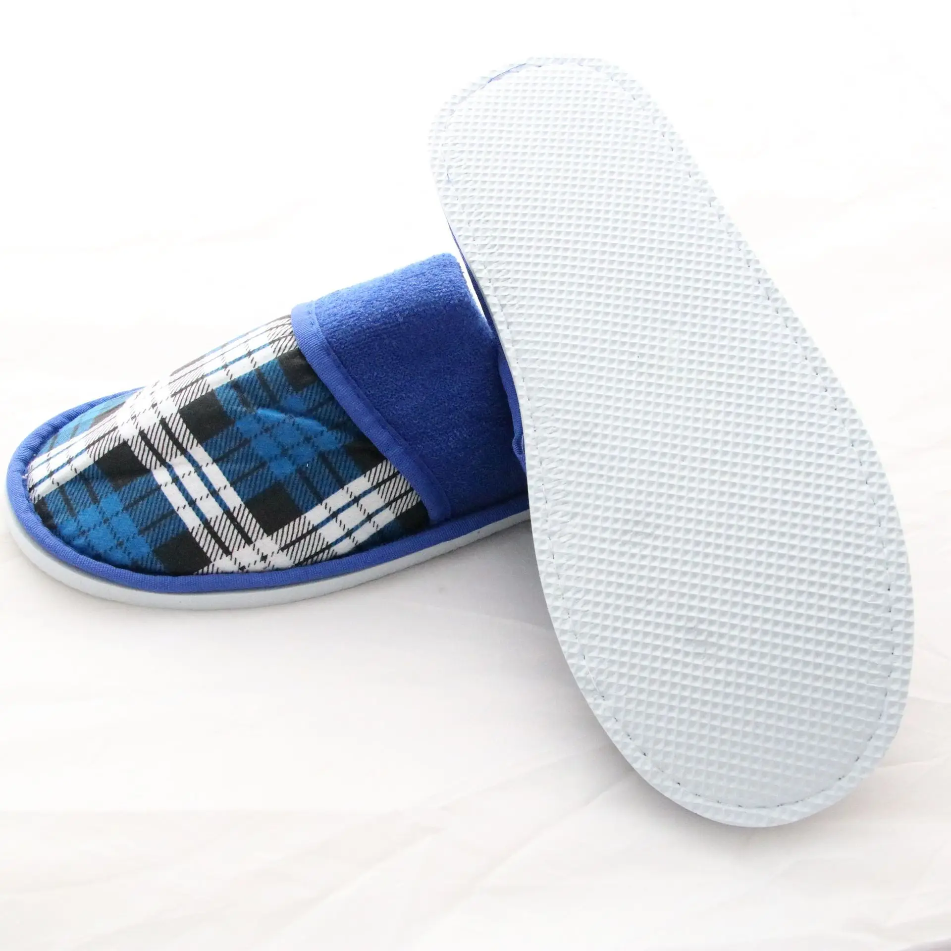 Factory direct sale good quality customizable hotel slippers wholesale disposable hotel bathroom slippers