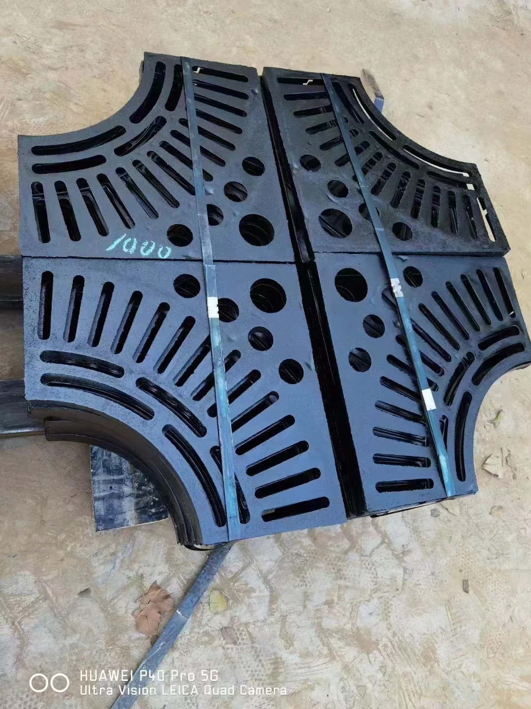 En124 D400 Standard Cast Iron Drain Floor Grates Manhole Cover Cast Iron High Intensity Heavy Duty Manhole Covers