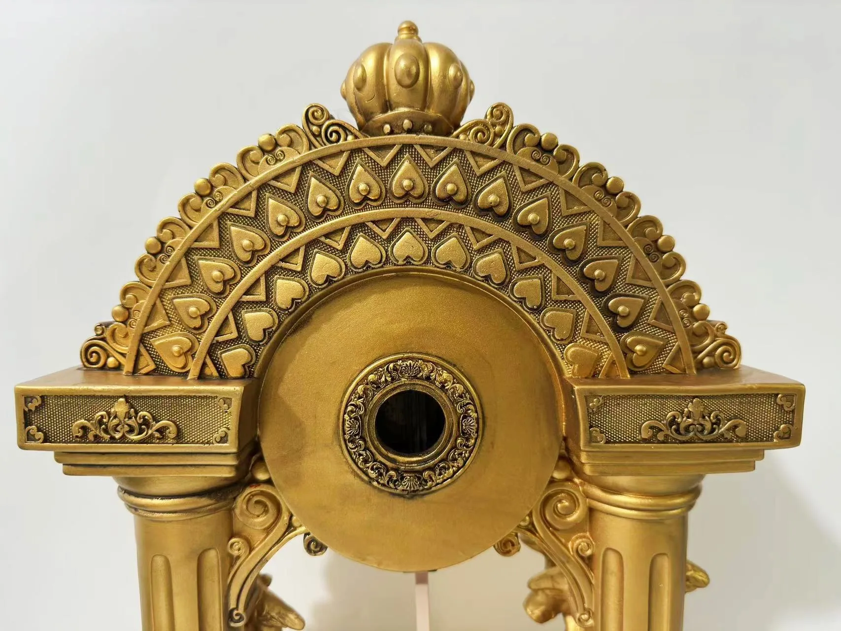 Винтажные золотые часы домашнего декора настольные из смолы