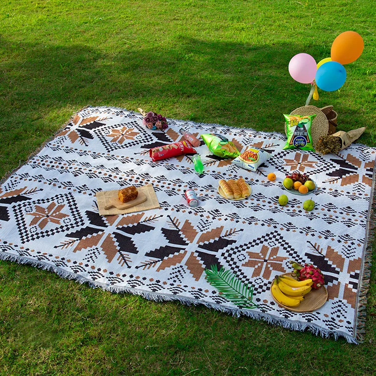 Outdoor Portable Hot Sale Outdoor Blanket Beach Bbq Customized Picnic Blanket Padded Recycled Picnic camping  Blanket mat