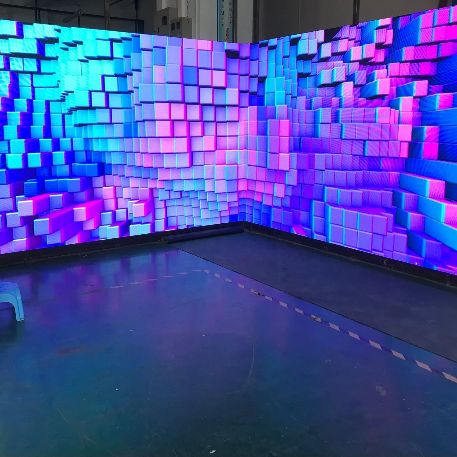 HD тонкий шаг P2.6 креативный 3D голой светодиодный экран Угловой 90 градусов внутренняя кривая 3d Светодиодная видеостена