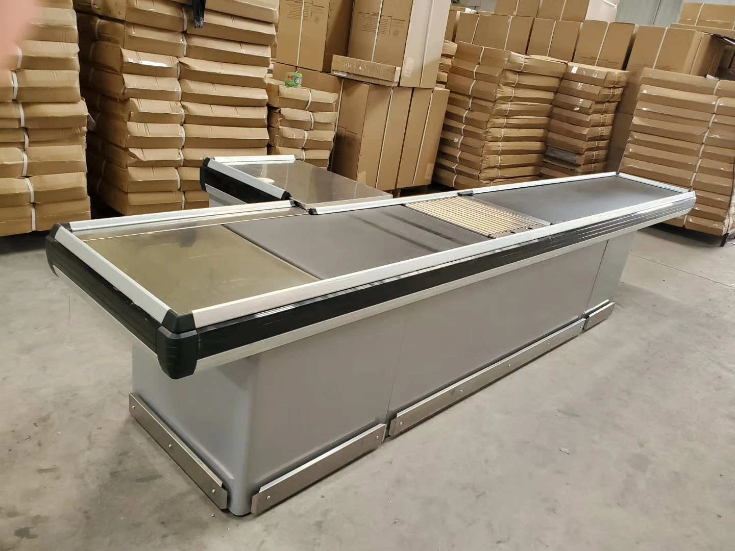 Hypermarket Checkout Cashier Counter With Belt