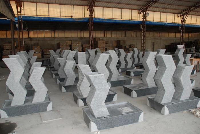 Speckled Stacked Natural Granite Polished Fountain for Garden Outdoor Landscape