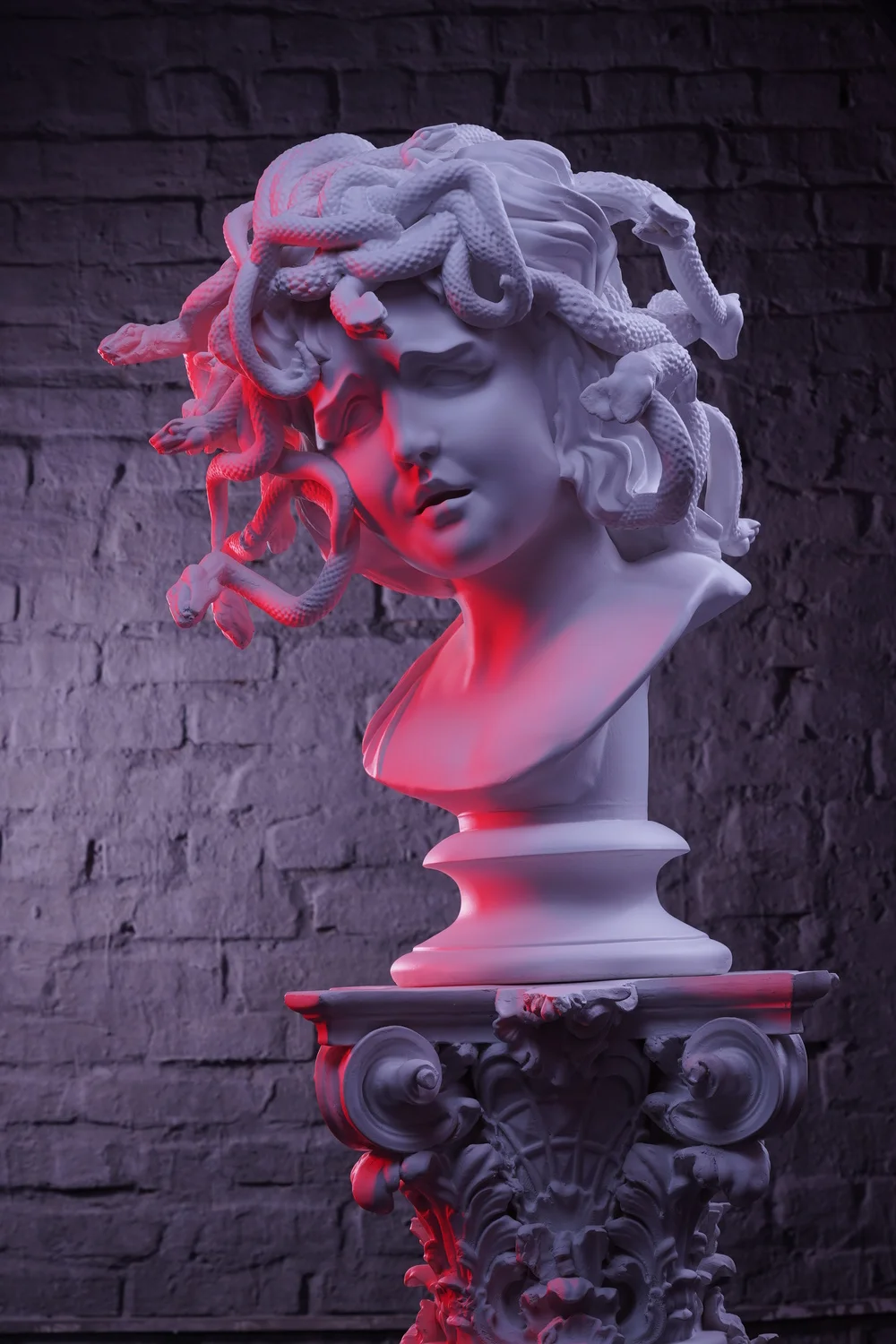 Vietnam Manufacturer 60cm Fluorite Snake Queen Medusa Composite Statue Custom Designed Folk Art Colorful