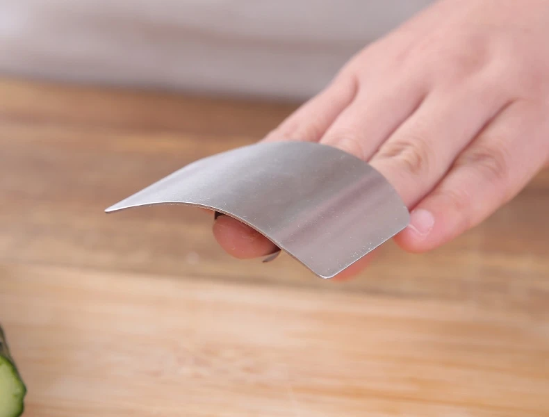 Wholesale kitchen vegetable fruit meat cutting tool safety hand 18/8 stainless steel finger slice guard