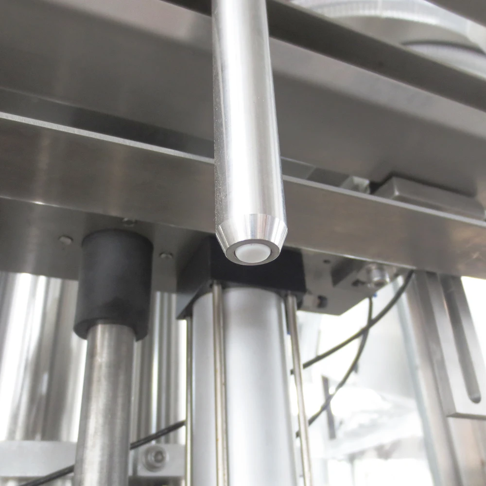 Automatic Plastic Bottle Motor Lubricant Lube Oil Filling Machine